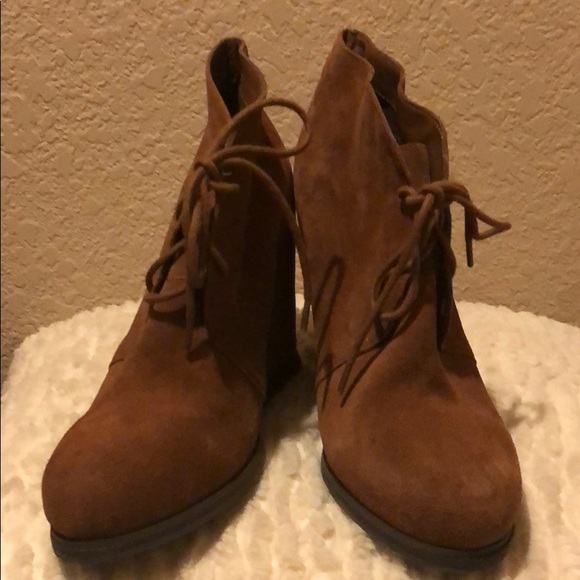 Dolce Vita lace up hidden wedge booties - Picture 2 of 5